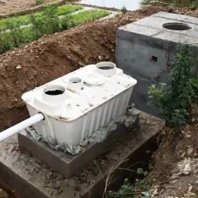 長沙市玻璃鋼化糞池廠家 專業生產1.5/2立方模壓化糞池