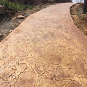 西藏壓花地坪  地坪廠家 彩色混凝土壓印地坪 壓印混凝土材料 壓花地面材料價(jià)格 壓模路面材料廠家免費(fèi)指導(dǎo)施工