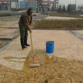 重慶大渡口壓花地坪  藝術壓模地坪 壓花路面廠家 壓模混凝土材料  彩色壓花地坪材料廠家  藝術壓花地坪材料