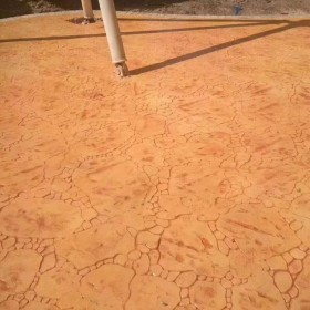 重慶市沙坪壩壓花地坪 彩色壓膜混凝土  壓印混凝土材料廠家 藝術壓花地坪單價  壓膜混凝土每平方   壓花地坪材料廠家批發 廠家免費施工指導免費送貨