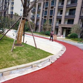 德陽市彩色透水混凝土道路  多孔無砂彩色透水混凝土  透水罩面劑材料廠家   生態透水混凝土粘接劑    免費送貨到工地