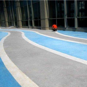 重慶市九龍坡區(qū) 彩色透水混凝土 透水混凝土罩面噴涂  無(wú)砂透水混凝土添加劑價(jià)格 廠家現(xiàn)貨 全國(guó)施工 透水混凝土3公分施工