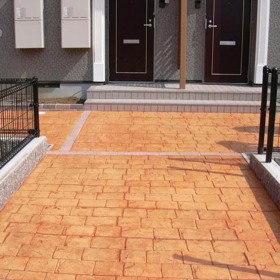 邛崍市 彩色壓膜混凝土 壓印混凝土材料廠家 藝術(shù)壓花地坪單價 壓膜混凝土每平方 壓花地坪材料廠家批發(fā)